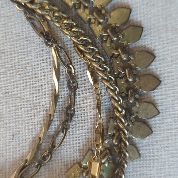 Worn 4 ways Stella and Dot Sutton necklace in gold - Picture 5 of 7